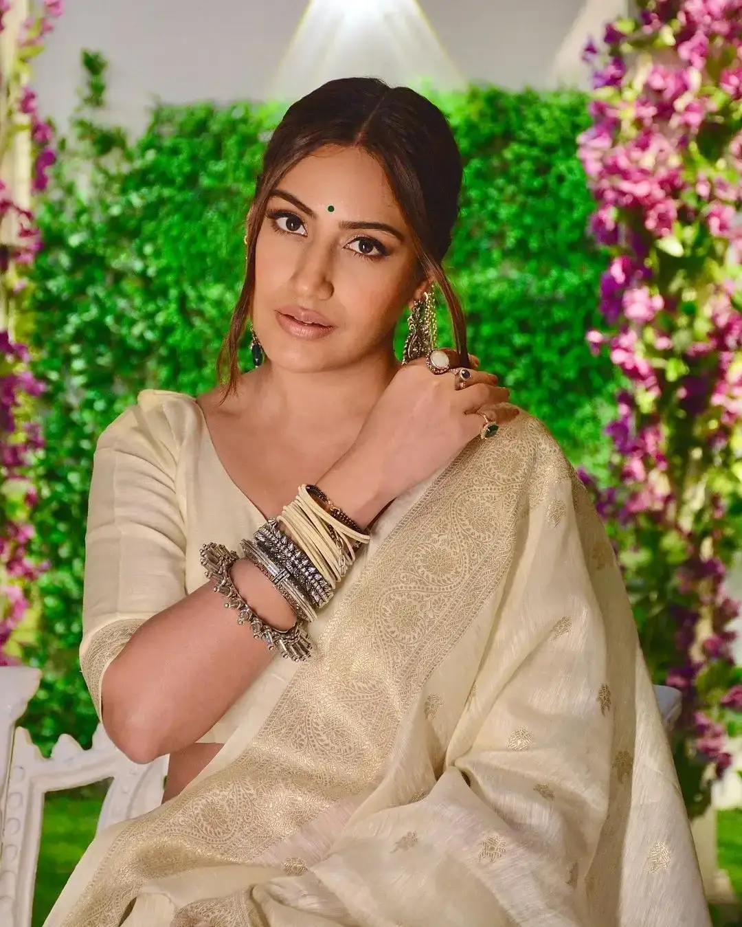 INDIAN ACTRESS SURBHI CHANDNA IN TRADITIONAL WHITE SAREE 5